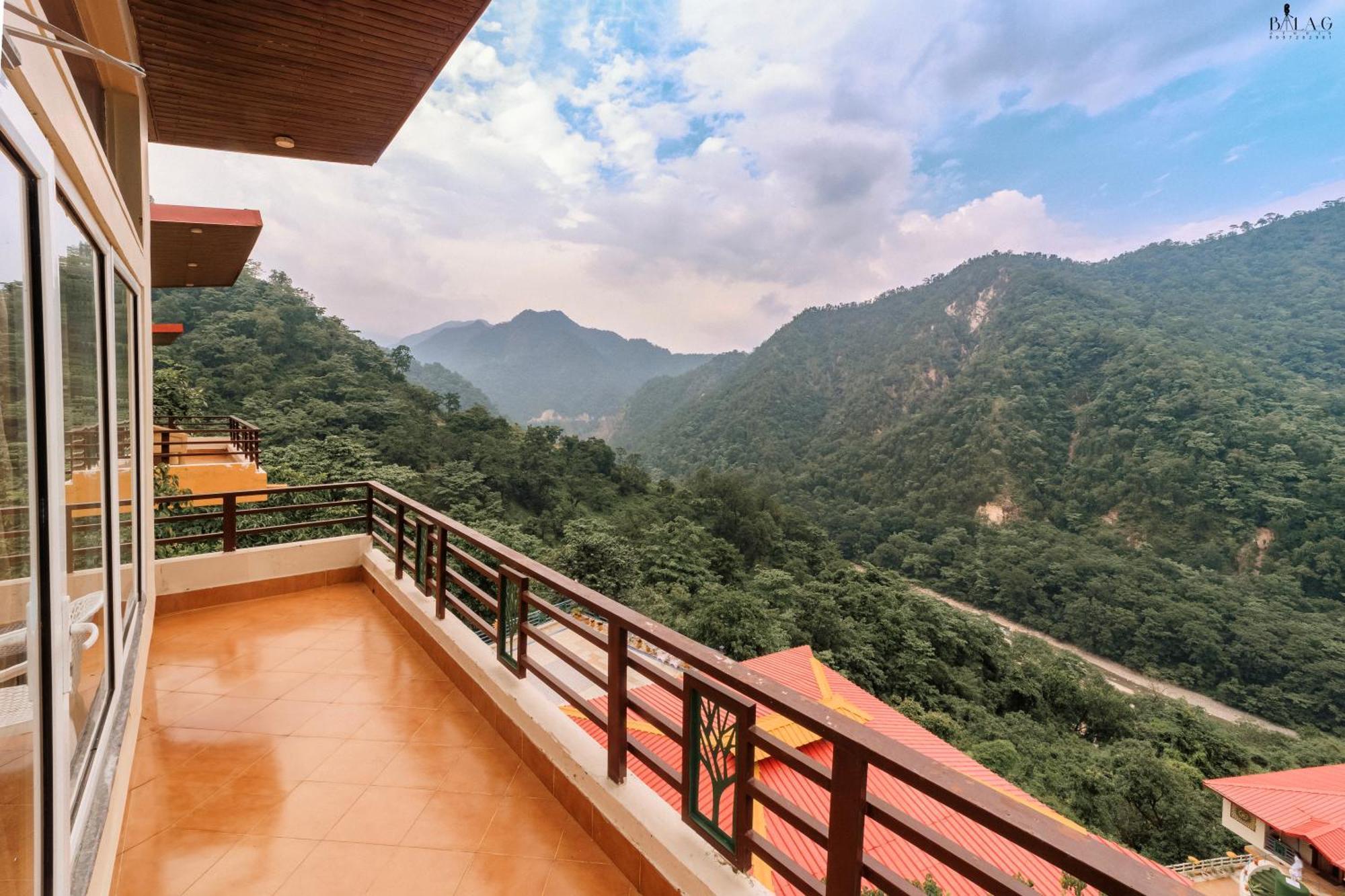 Готель Veda5 Ayurveda & Yoga Retreat Рішикеш Екстер'єр фото
