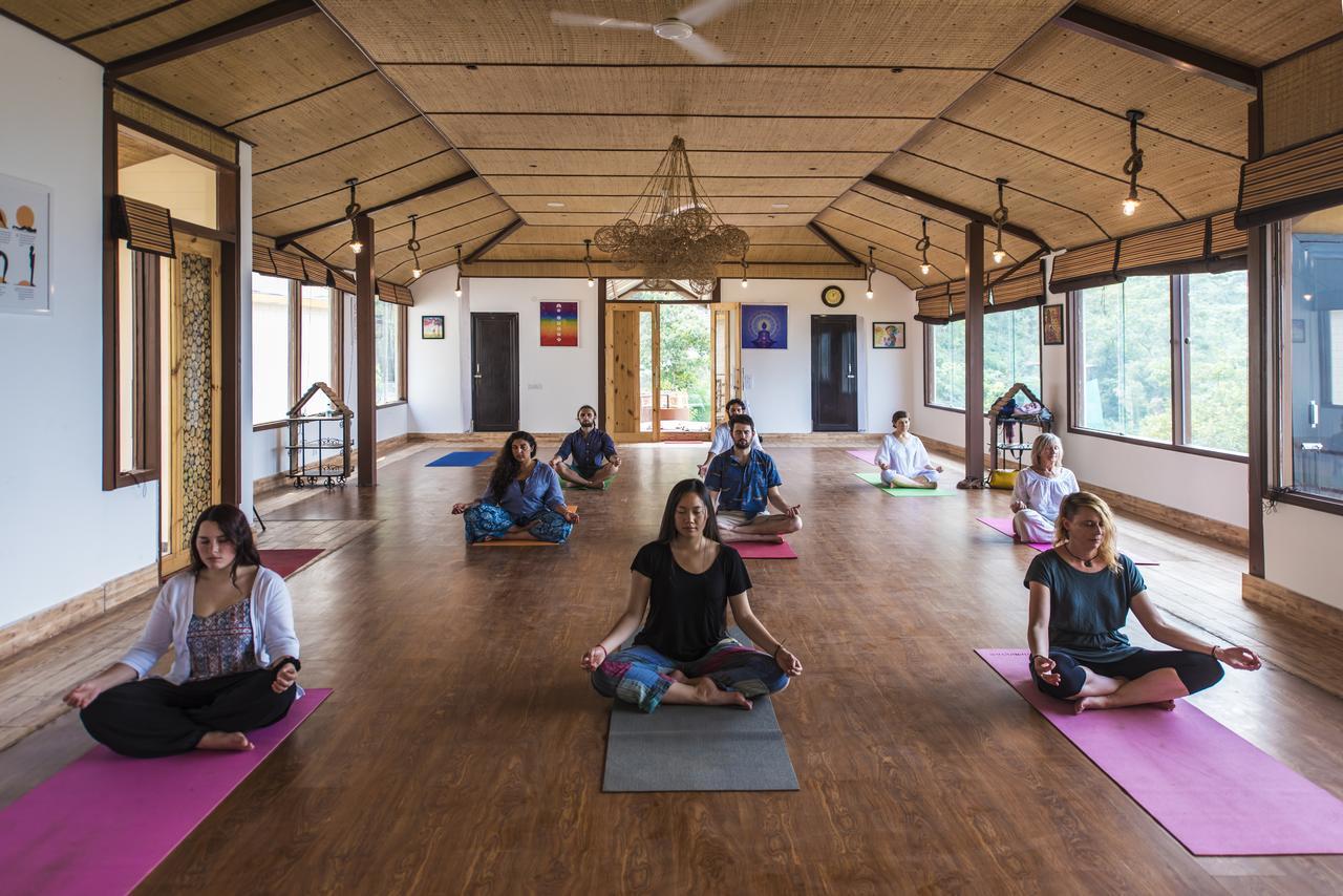 Готель Veda5 Ayurveda & Yoga Retreat Рішикеш Екстер'єр фото