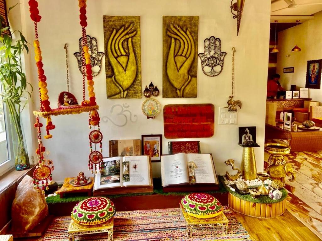 Готель Veda5 Ayurveda & Yoga Retreat Рішикеш Екстер'єр фото