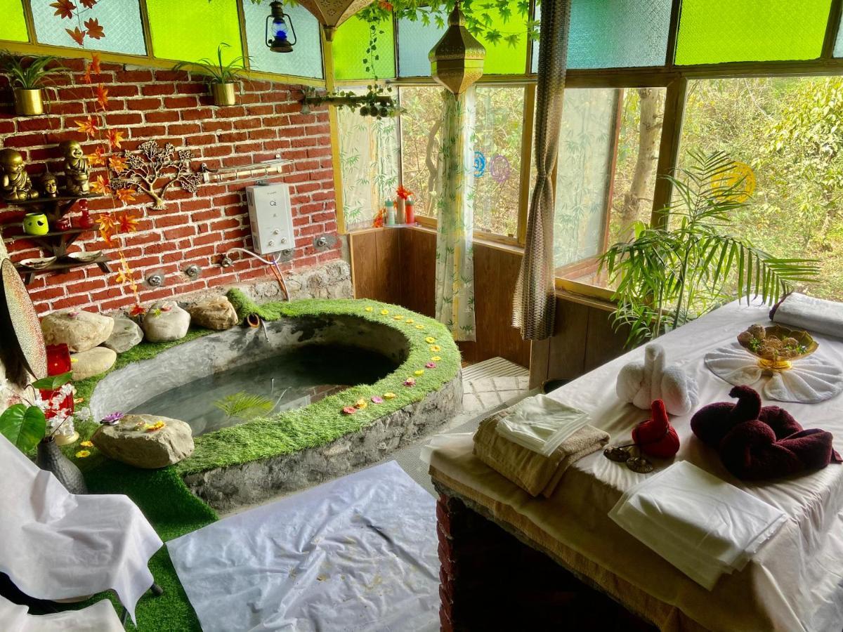 Готель Veda5 Ayurveda & Yoga Retreat Рішикеш Екстер'єр фото
